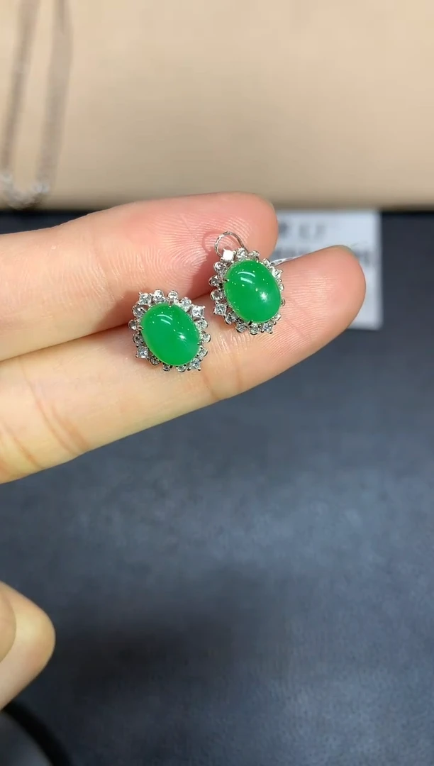 18K金镶嵌翡翠耳饰蛋面【无服务费