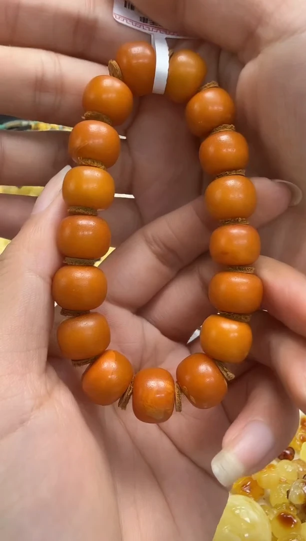 未镶嵌琥珀裸石如图