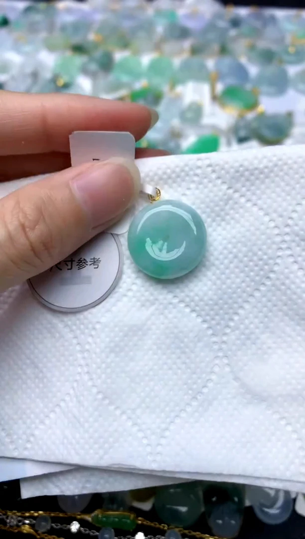 颈饰18K金镶嵌翡翠天然A货翡翠