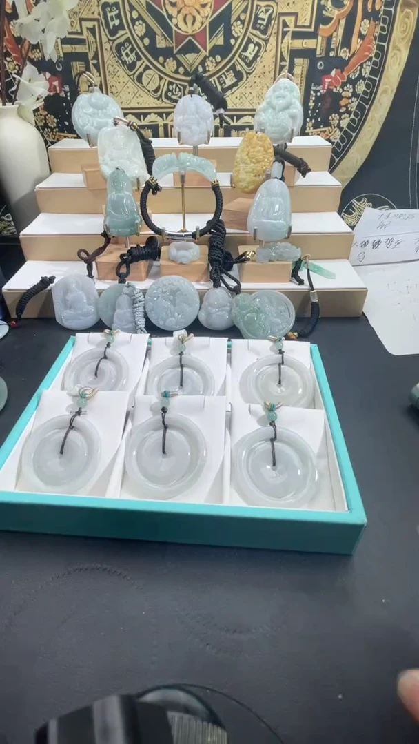 吊坠(赠链)未镶嵌翡翠10/15/      多样性发货子母扣