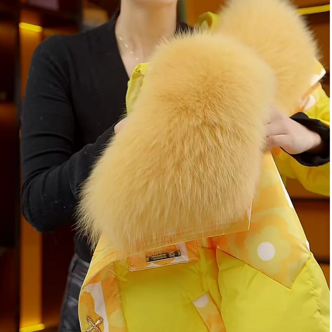 LK-2025冬季新款设计款高端时尚大毛领羽绒服