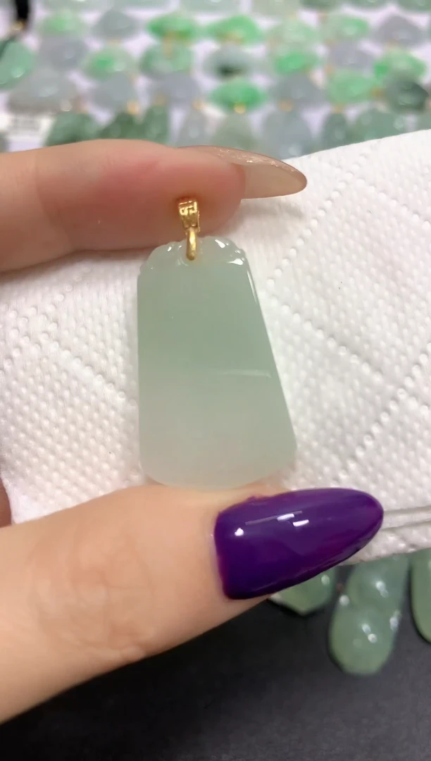 颈饰未镶嵌翡翠