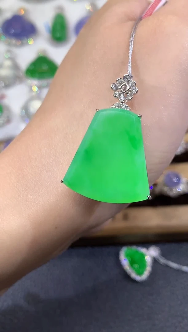 吊坠(不含链)18K金镶嵌翡翠A93