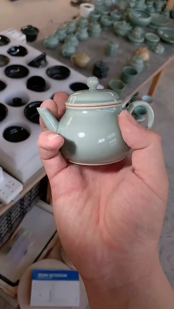 【览古雅韵】青釉水平梨壶