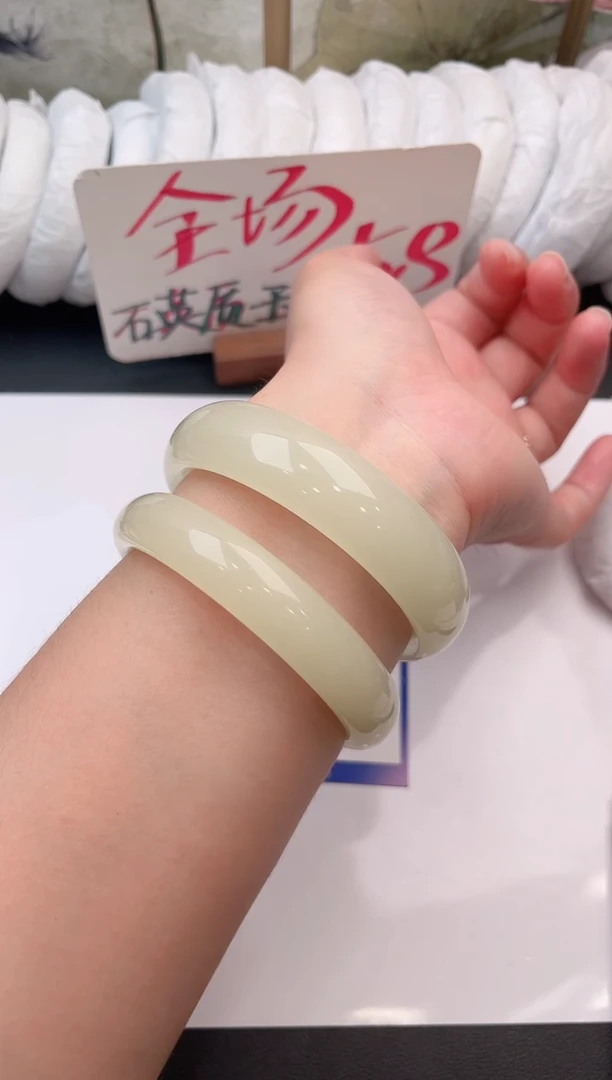 未镶嵌手镯石英质玉C57