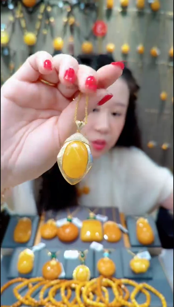 【闪购商品】蜜蜡吊坠(赠链)银S925镀金镶嵌H604蜜蜡吊坠