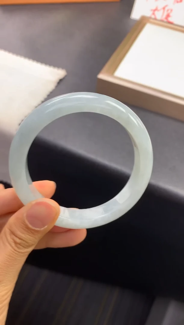 未镶嵌手镯翡翠退货需手镯吊牌标签完好