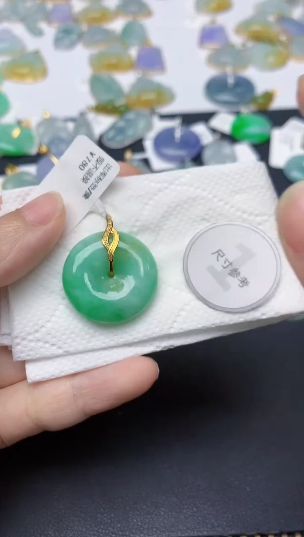 翡翠18K金镶嵌颈饰天然缅甸A货翡翠