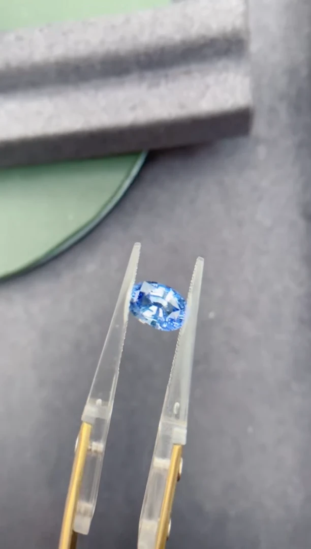 裸石蓝宝石1.7ct 无烧矢车菊蓝宝石