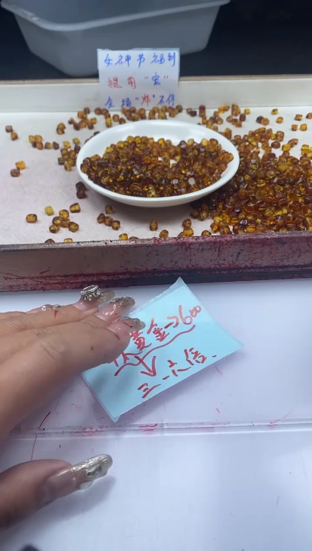 【闪购商品】蜜蜡颈饰未镶嵌w2558蜜蜡花珀一代方块6mm*30颗