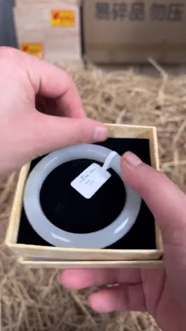 未镶嵌手镯石英质玉编号C-579