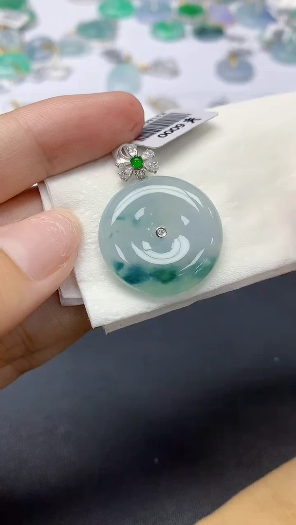 翡翠18K金镶嵌颈饰天然缅甸a货翡翠
