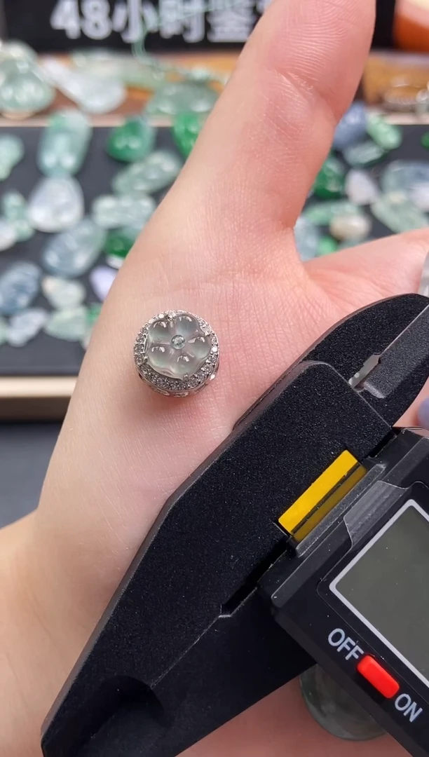 翡翠未镶嵌颈饰小花潘多拉成品