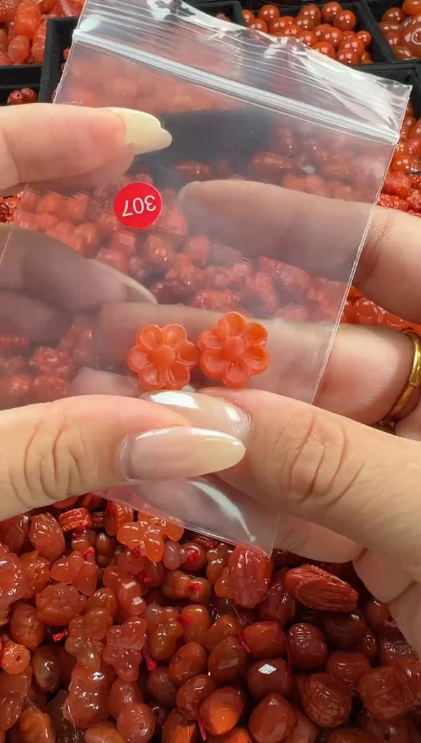 颈饰未镶嵌南红玛瑙1