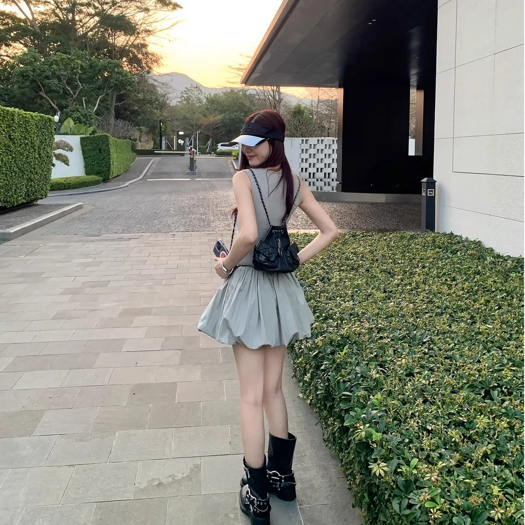 灰色无袖背心连衣裙女小个子2025夏新款miu系千金风花苞蓬蓬短裙