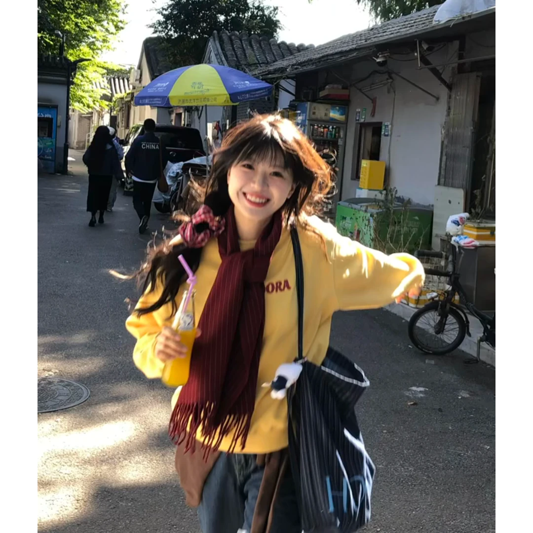 MARIE.COCO慵懒风秋季多巴胺黄色圆领无帽卫衣女休闲百搭牛仔长裤