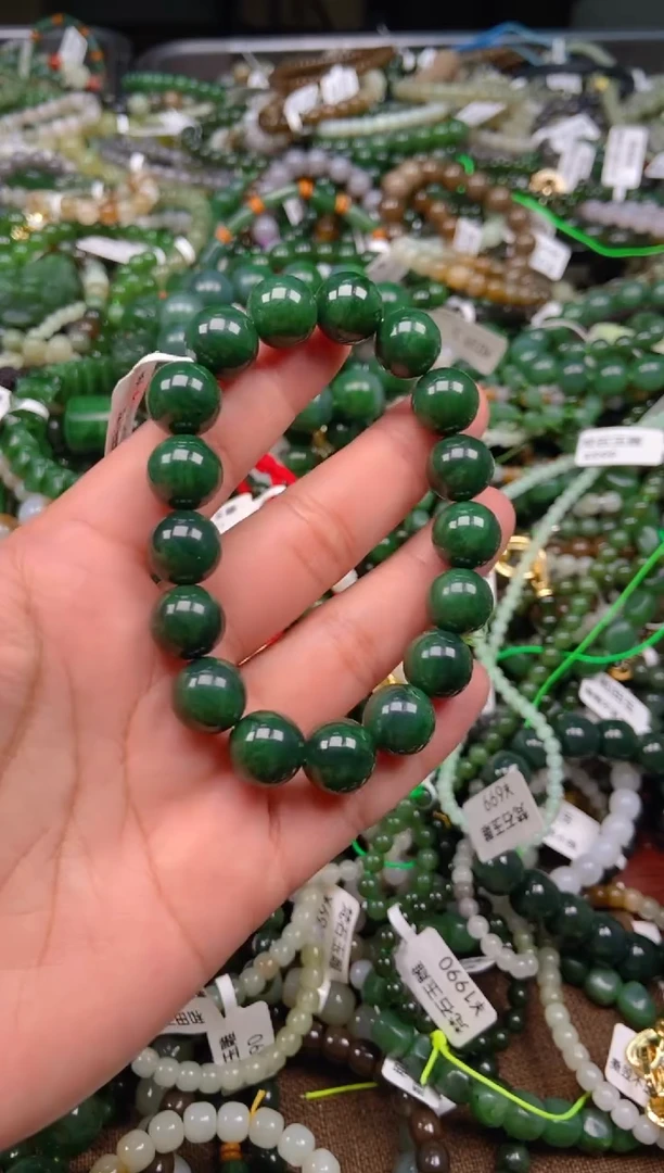 和田玉未镶嵌颈饰1