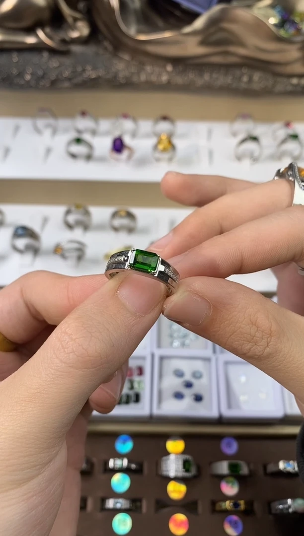 【闪购商品】透辉石1ct活口银S925镀金镶嵌111111