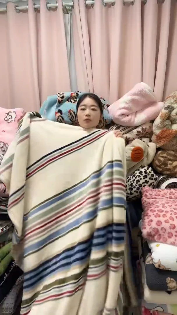 聚酯纤维2-2.3-米色彩虹条纹-法莱绒-瑕疵款
