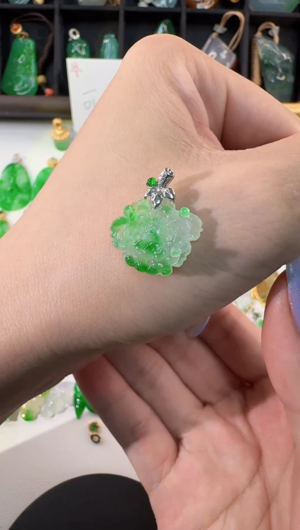 颈饰18K金镶嵌翡翠缅甸A货翡翠