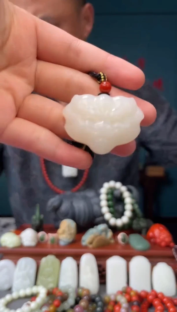 和田玉未镶嵌颈饰吊坠