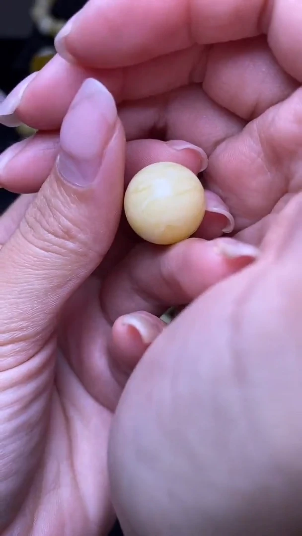 未镶嵌琥珀裸石葵. 71