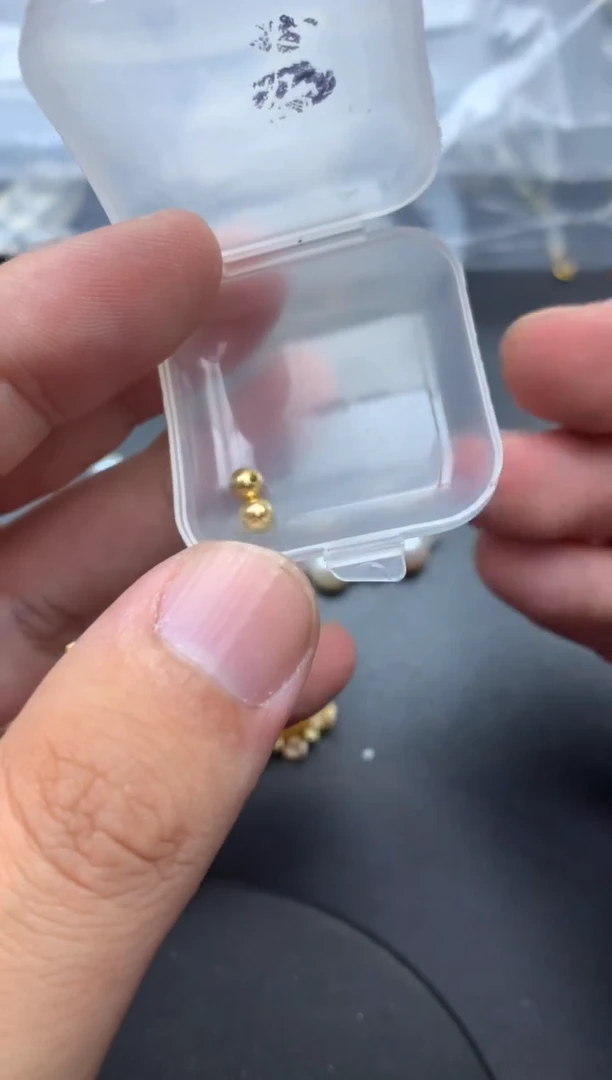 颈饰18K金镶嵌翡翠人****书金珠4mm