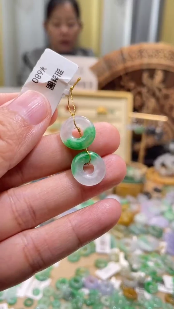 颈饰未镶嵌翡翠甜甜圈一对