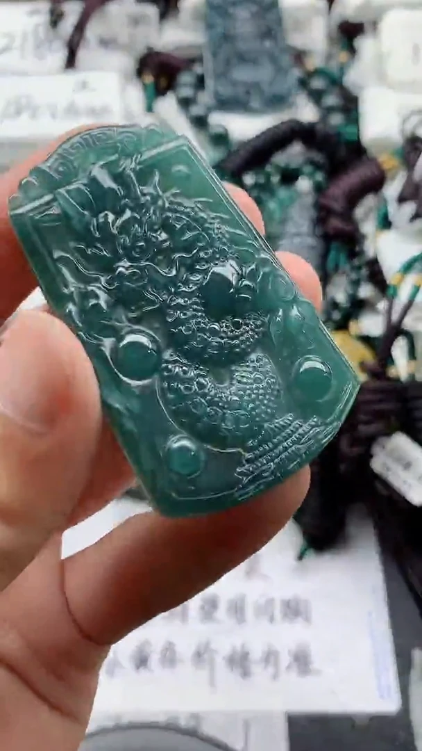 翡翠未镶嵌颈饰8888