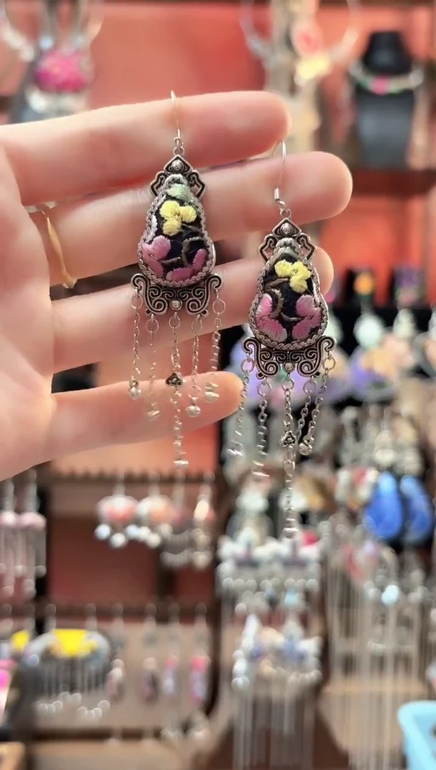 织绣 云织谣民族风精美饰品   750