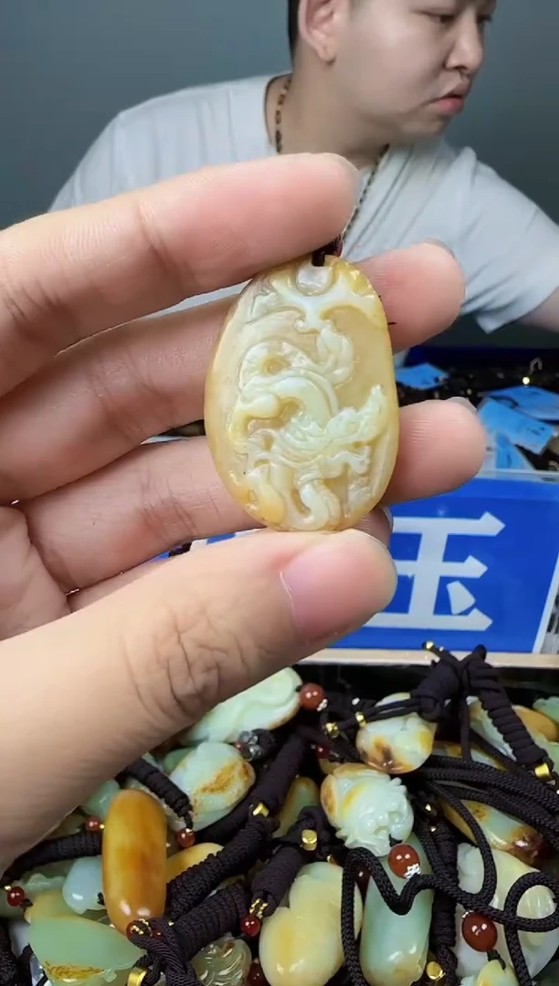 和田玉未镶嵌颈饰1