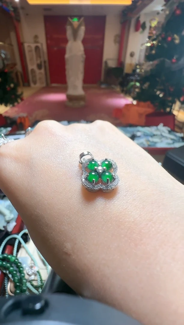 【闪购商品】翡翠吊坠(不含链)未镶嵌翡翠