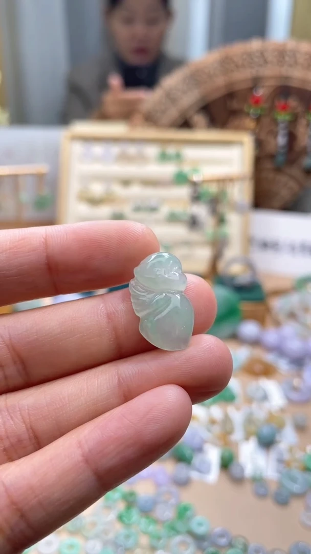 【闪购商品】翡翠颈饰未镶嵌滴流