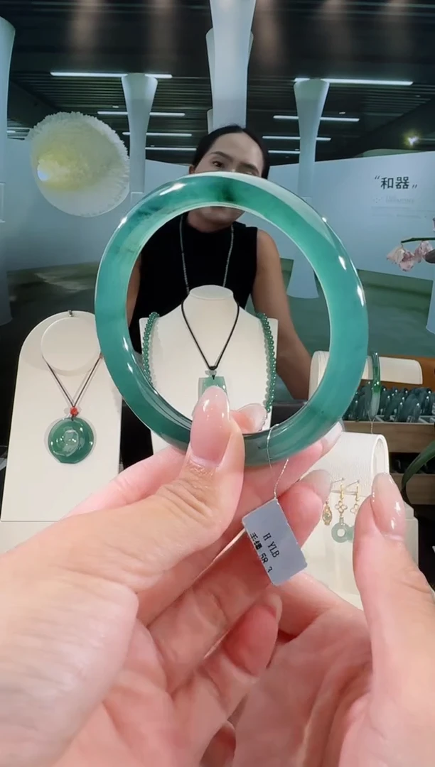 翡翠手镯未镶嵌58圈