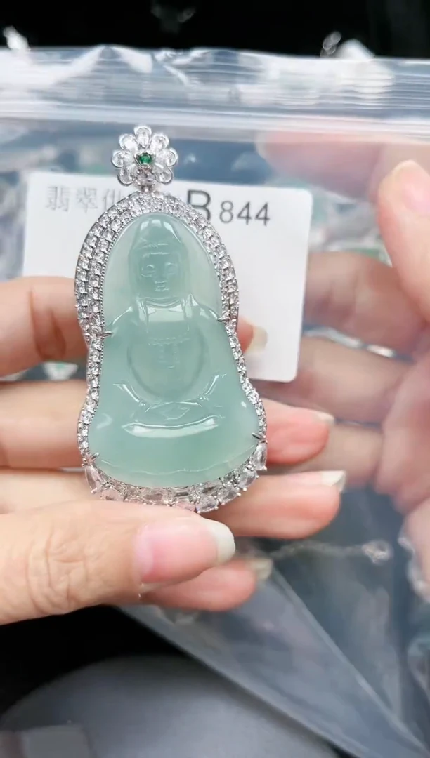 【闪购商品】翡翠颈饰未镶嵌赠皮绳844