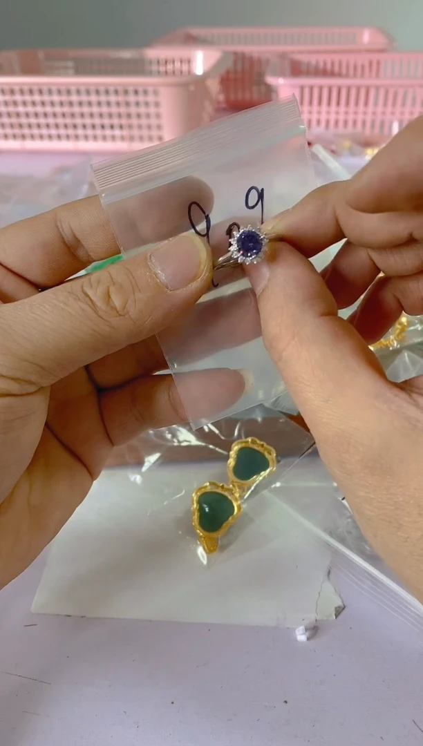 【闪购商品】水晶颈饰银S925镶嵌909红宝，蓝宝，多样性发一件赠链