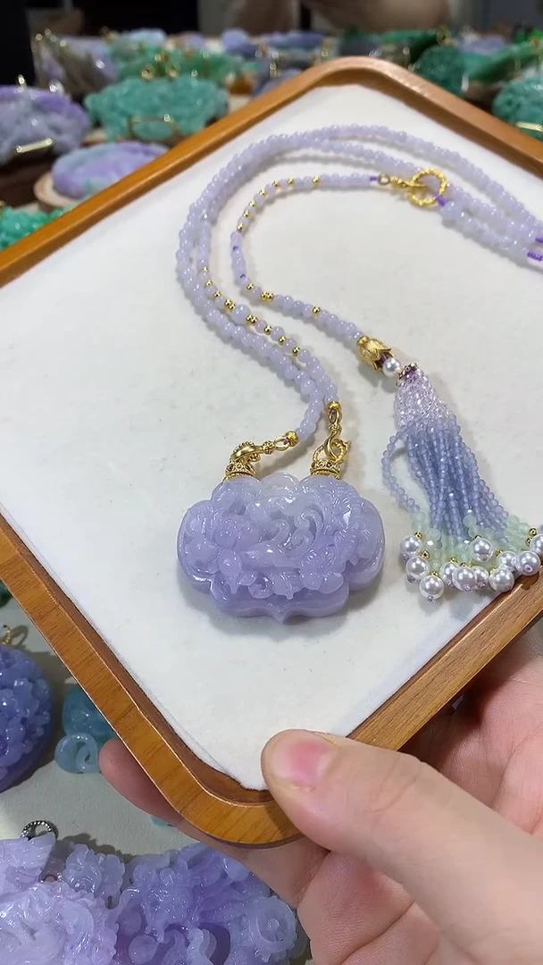 颈饰未镶嵌翡翠吊坠