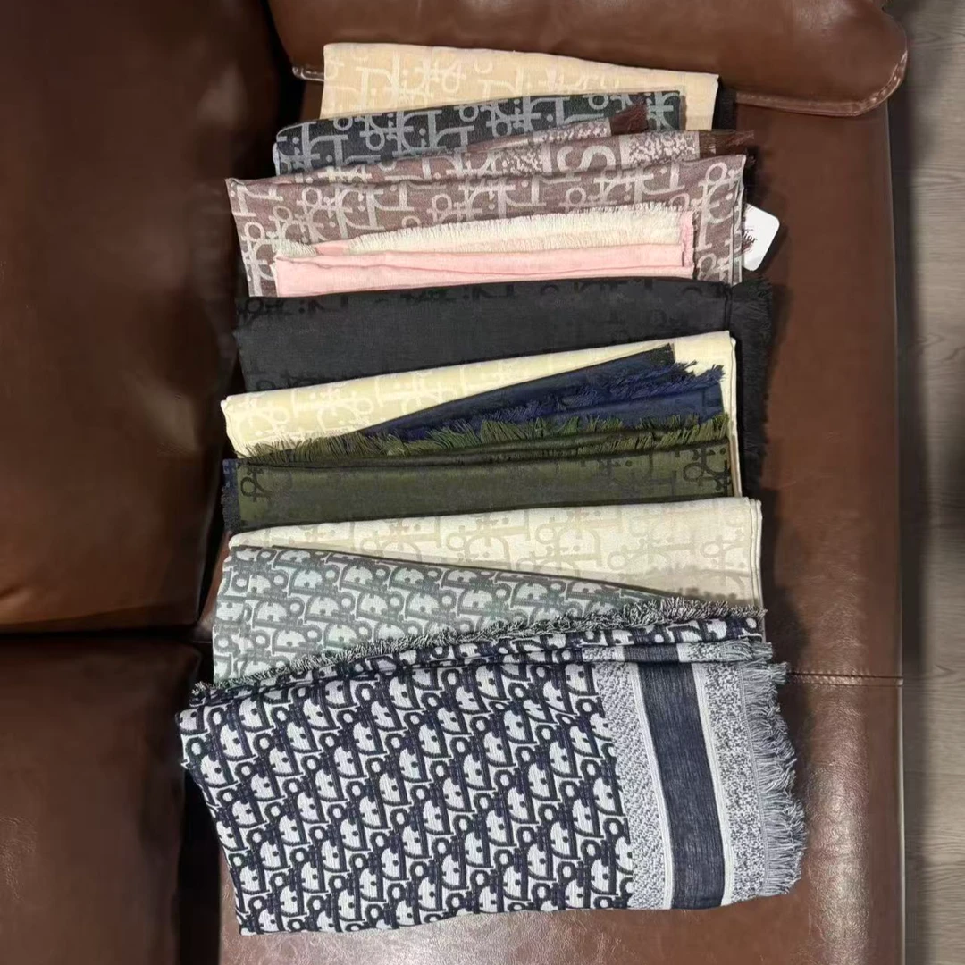 八号链接D家字母百搭时尚保暖防晒大方巾