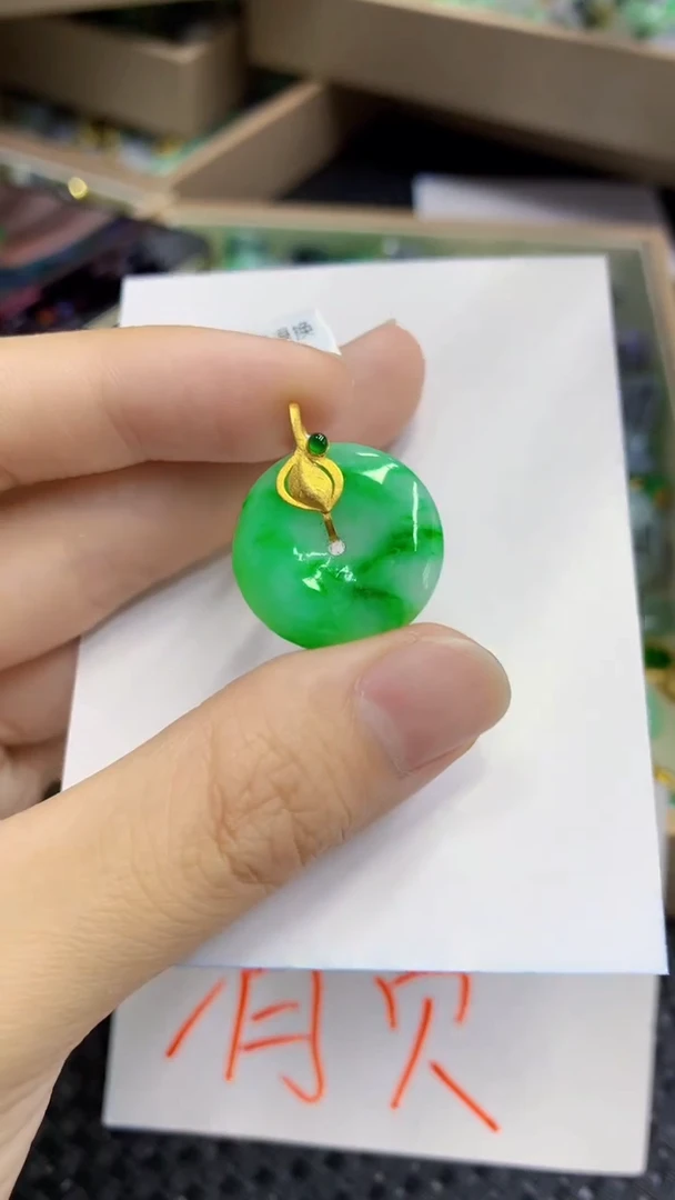 翡翠18K金镶嵌颈饰             1