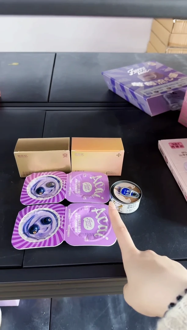 29.9小鬼小彩勺*3杯+小金勺1盒+尾巴小紫泥*4杯+排毛罐1个