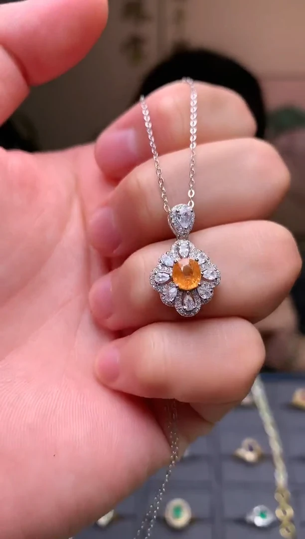 银S925镶嵌颈饰石榴石（芬达石）吊坠