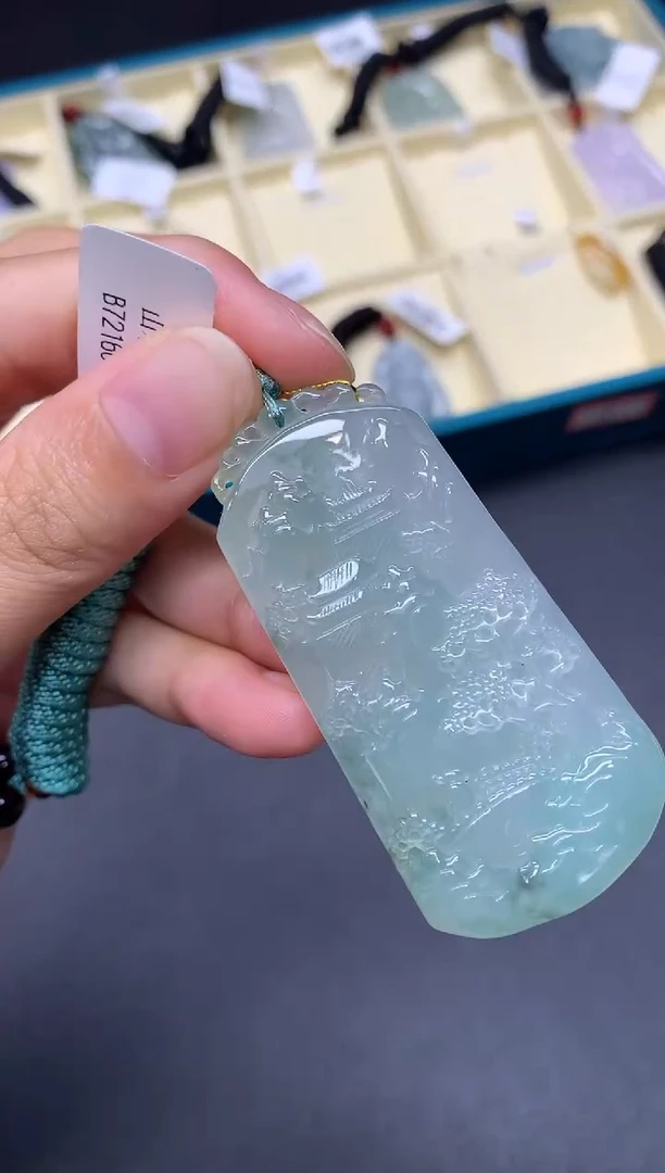 翡翠未镶嵌吊坠(不含链)山水牌【无服务费】