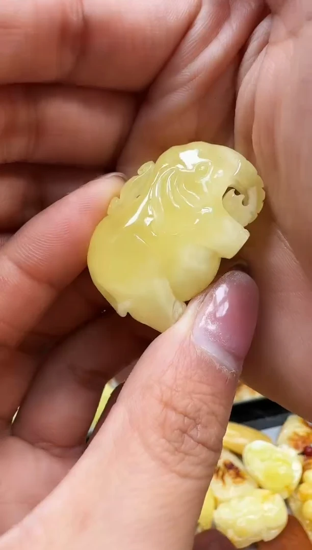 【闪购商品】琥珀裸石未镶嵌挂坠