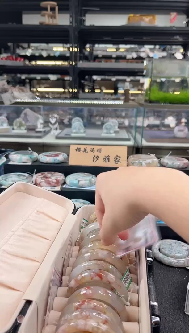 未镶嵌手镯石英质玉六*六圈口（赠品镯心）