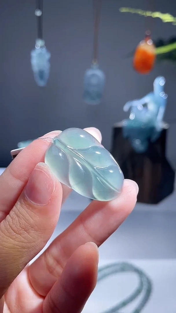 颈饰未镶嵌翡翠叶子