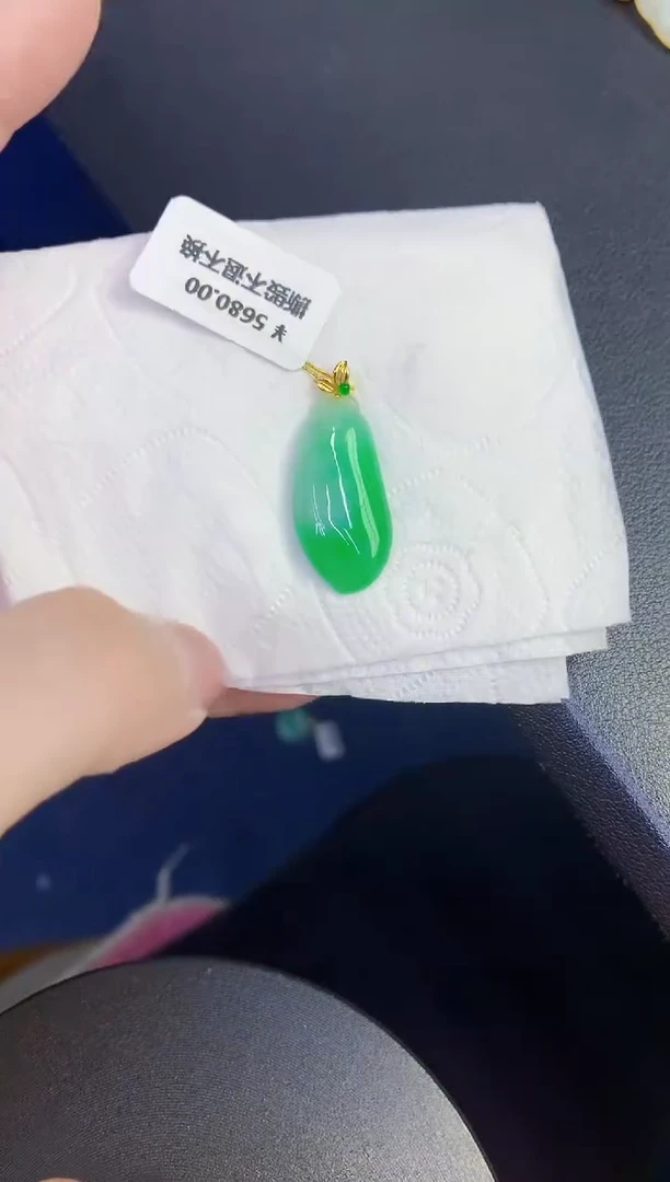 颈饰18K金镶嵌翡翠缅甸天然翡翠A货