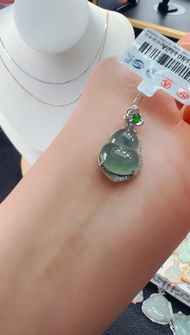 【闪购商品】翡翠吊坠(不含链)18K金镶嵌葫芦吊坠112A