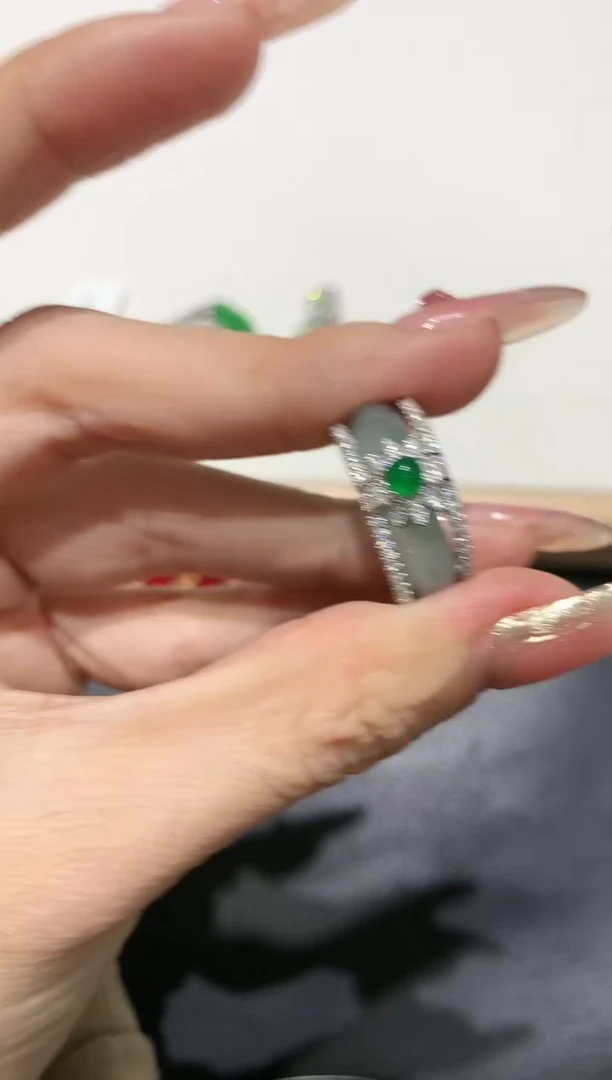 【闪购商品】翡翠吊坠(不含链)银S925镶嵌1多人多样性随机发货1件