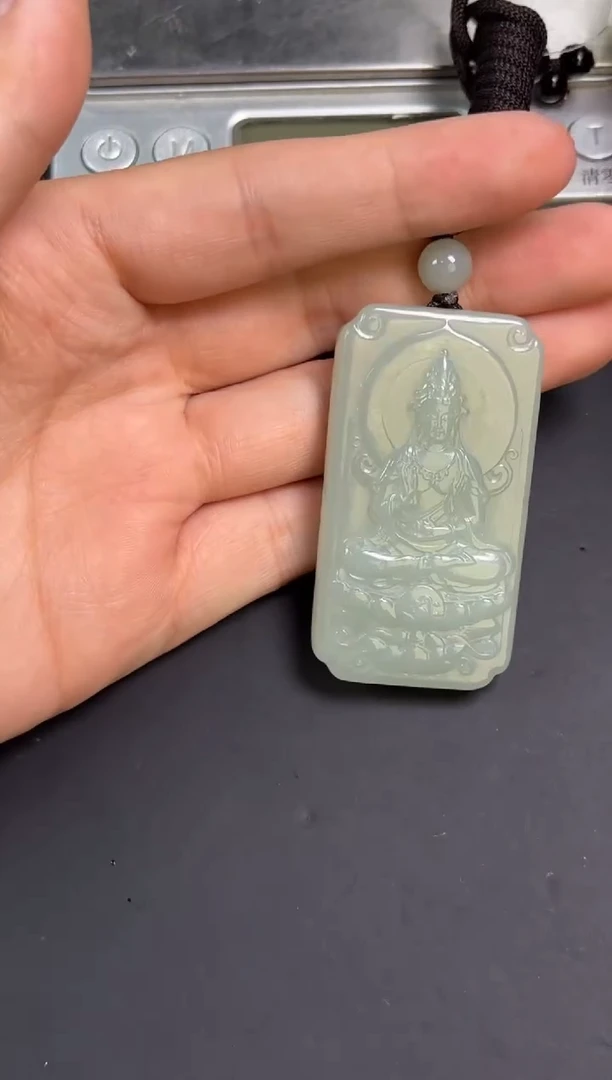 【闪购商品】和田玉吊坠(赠链)未镶嵌且末微色差近矿吊坠L