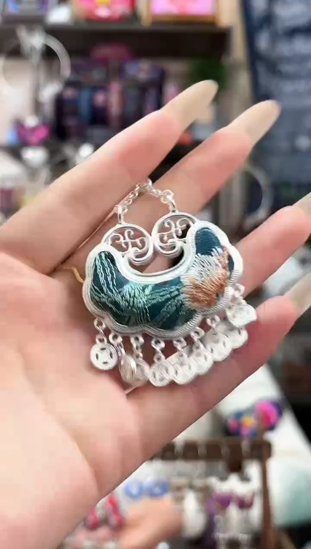 织绣民族风非遗老绣饰品551